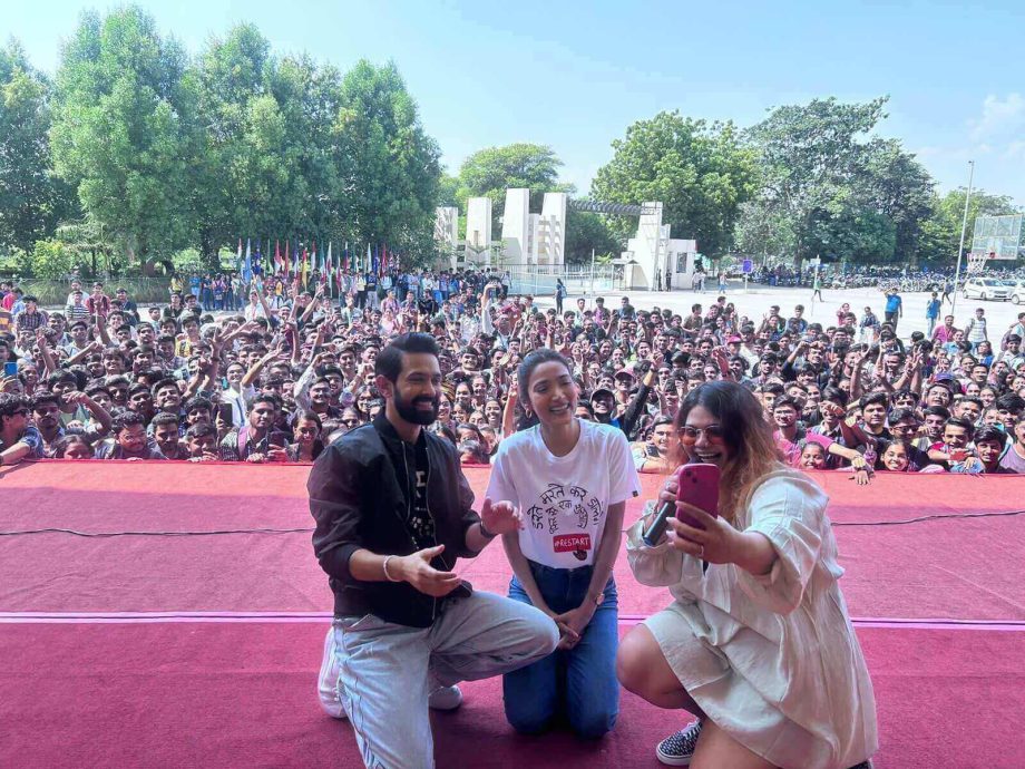 12th Fail Cast Vikrant Massey and Medha Shankar Celebrate Navratri in Ahmedabad, check out the pictures! 862795