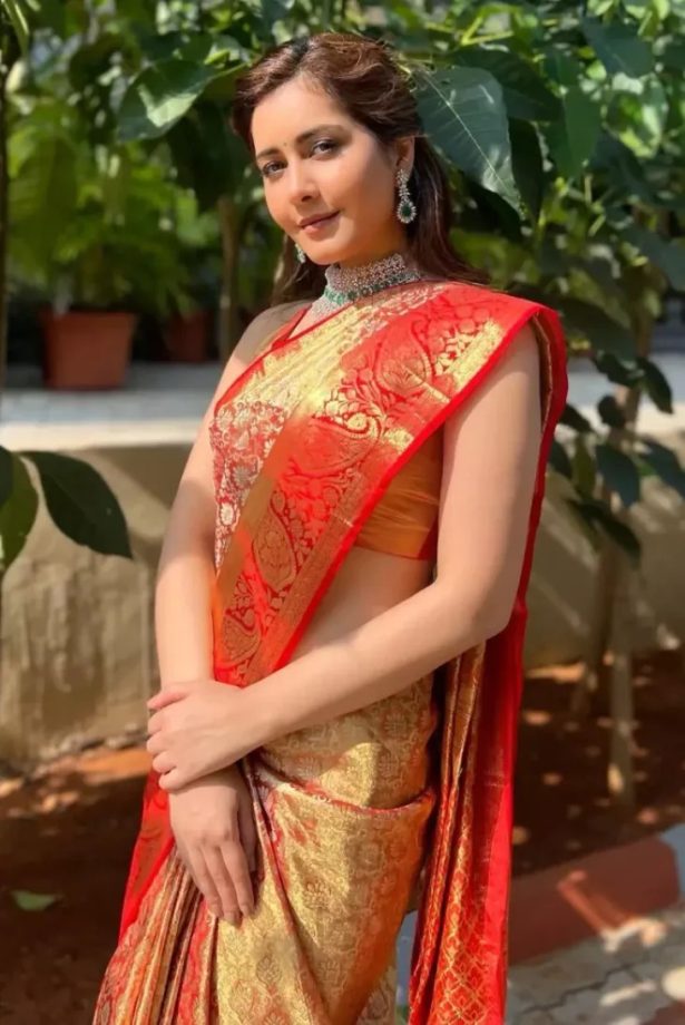 A closer look at Deepika Padukone, Kriti Sanon & Raashi Khanna’s Banarasi saree styles [Photos] 859506