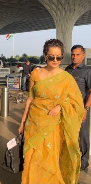 Airport Fashion Look: Kriti Sanon, Kareena Kapoor to Kangana Ranaut's style guide 859845