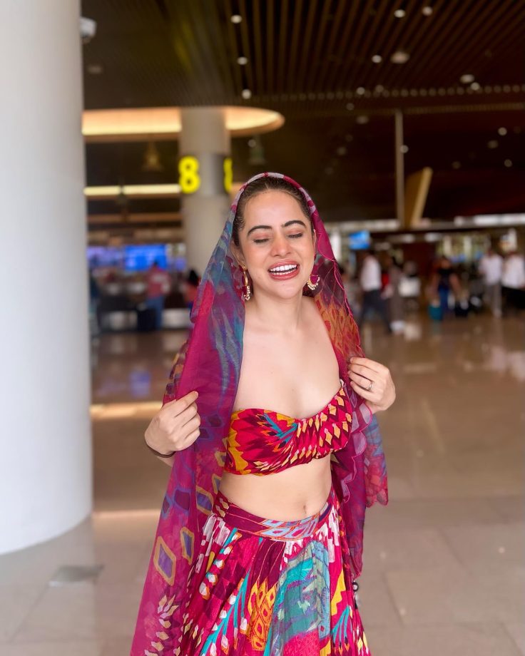 Airport fashion: Urfi Javed twirls in vibrant and multicolored traditional dress 863012
