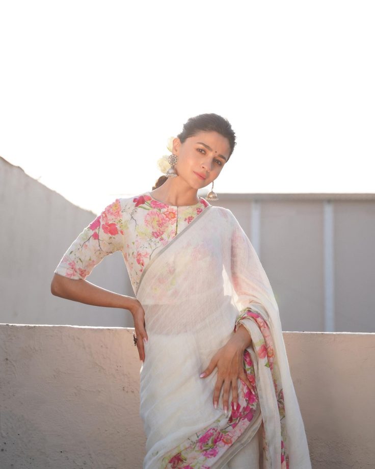 Alia Bhatt, Kiara Advani & Kareena Kapoor: Bollywood divas’ go-to boat neck designs for sarees 859496