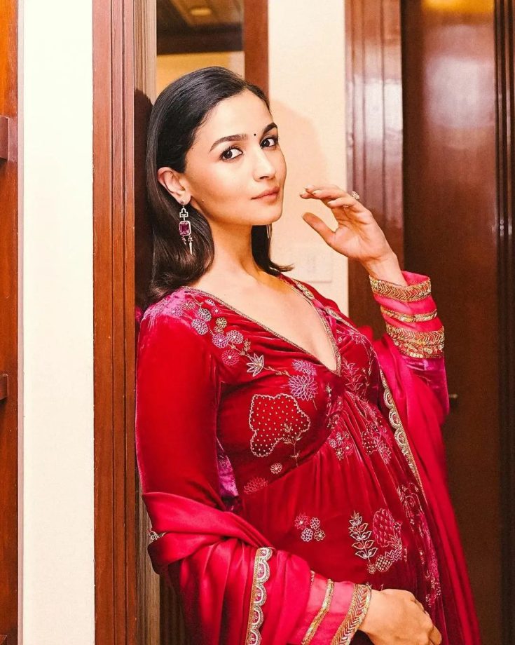 Alia Bhatt Spreads Ethnic Charm In Red Salwar Suit With Bindi, See Photos 863798