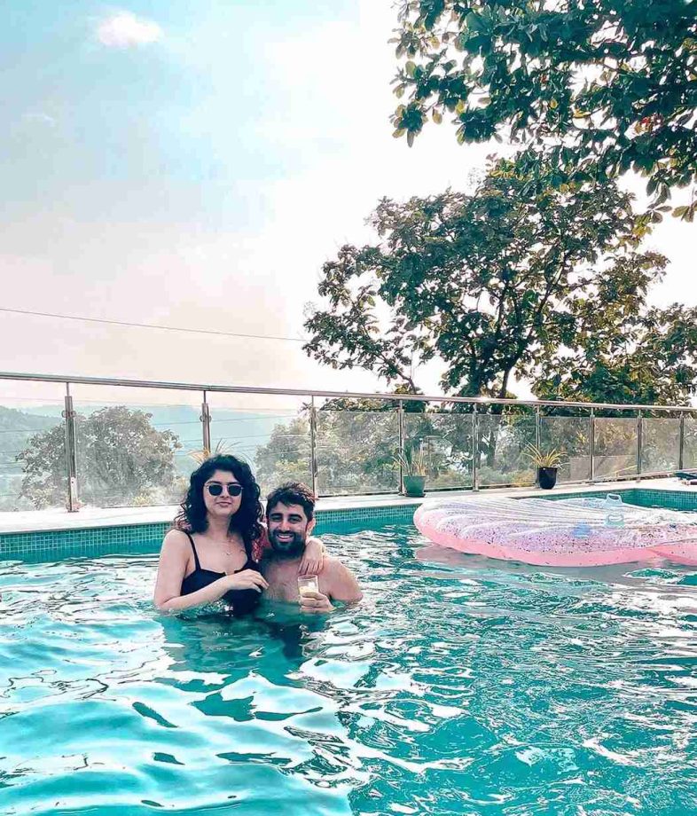 Anshula Kapoor Enjoys 'Pool Date' With Boyfriend Rohan Thakkar, See Photos 862448