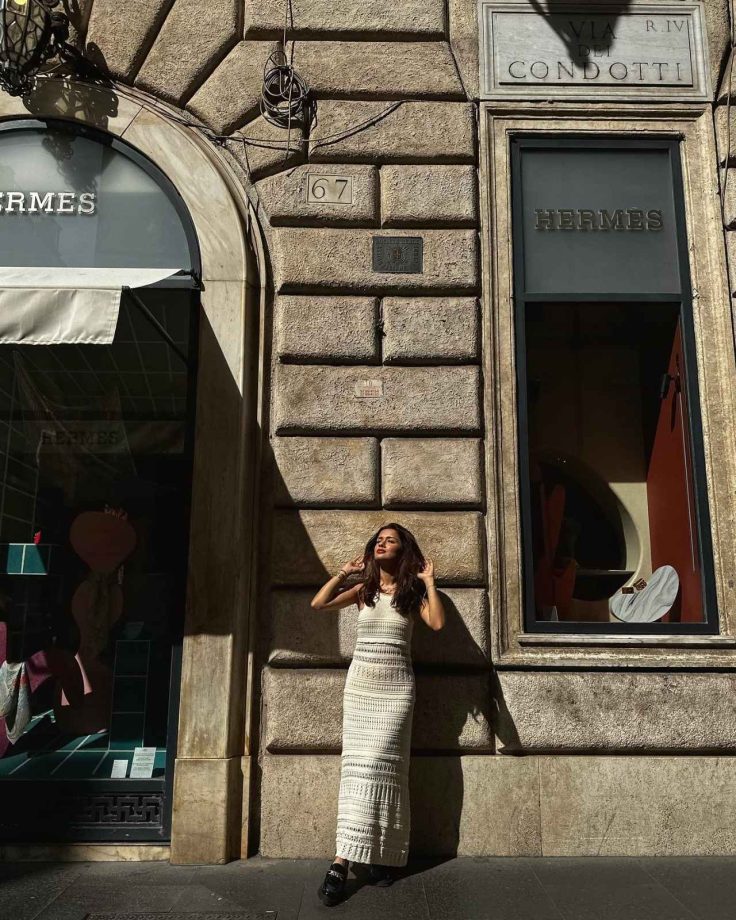 Avneet Kaur explores streets of Via dei Condotti in white crochet dress, see photos 858826
