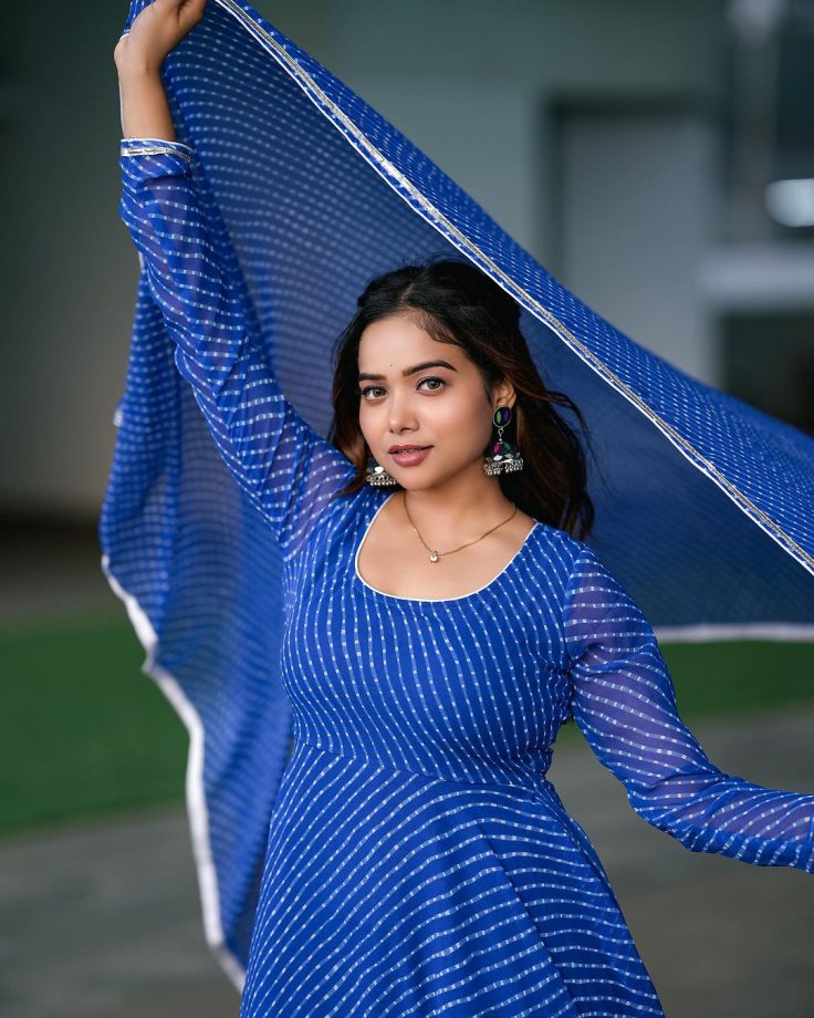Bigg Boss fame Manisha Rani looks like a dream in embroidered blue salwar suit [Photos] 865618