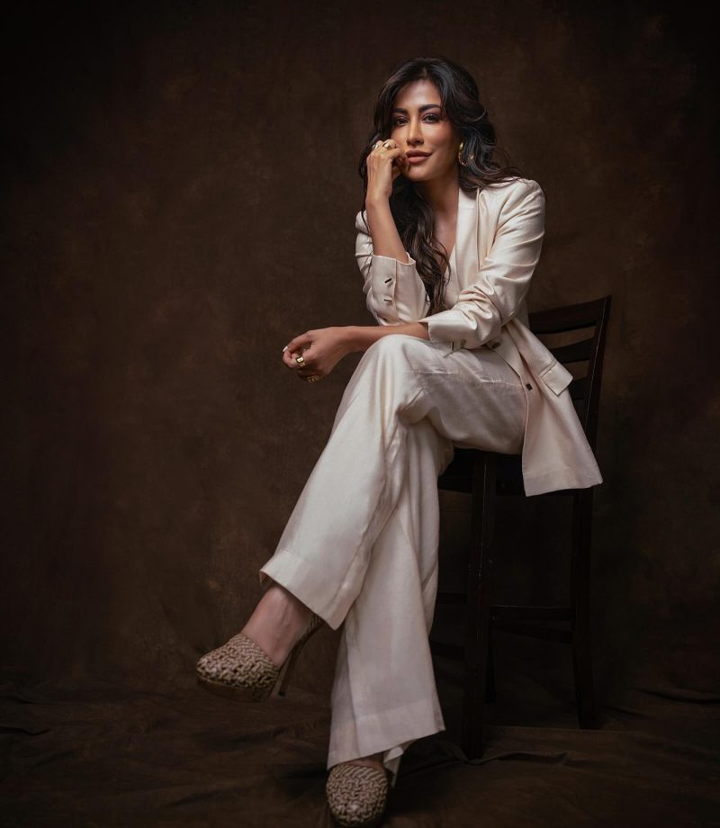 Chitrangda Singh enables power in ivory pant suit, check out photos 863465