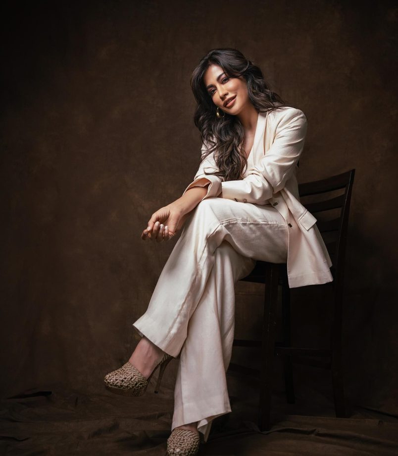 Chitrangda Singh enables power in ivory pant suit, check out photos 863463