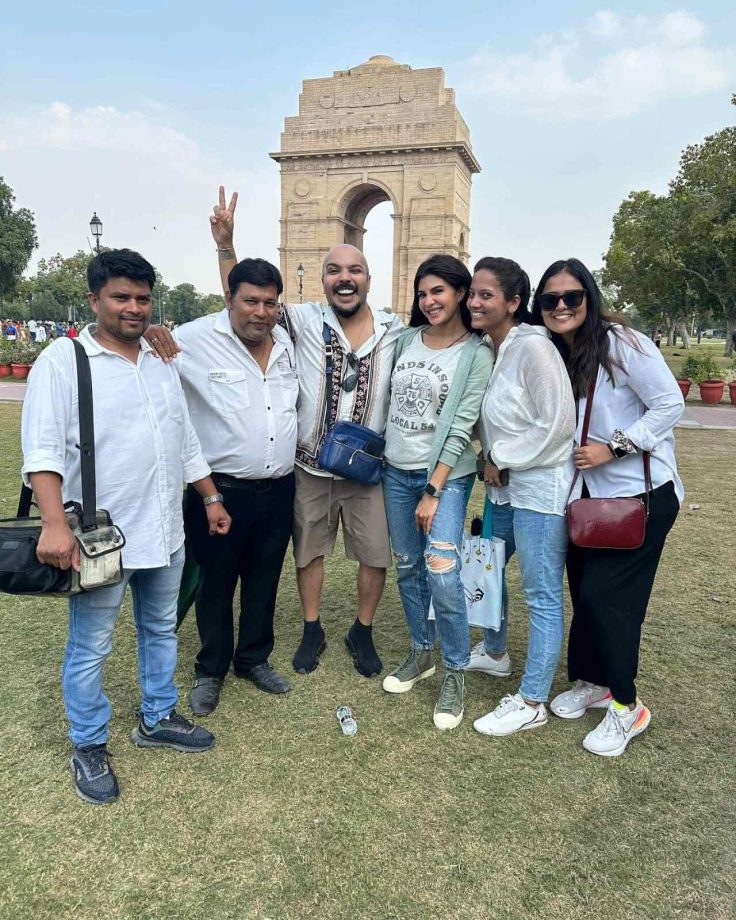 Fateh: Jacqueliene Fernandez Wraps Delhi Schedule With Sonu Sood And Gang, See Photos 861687