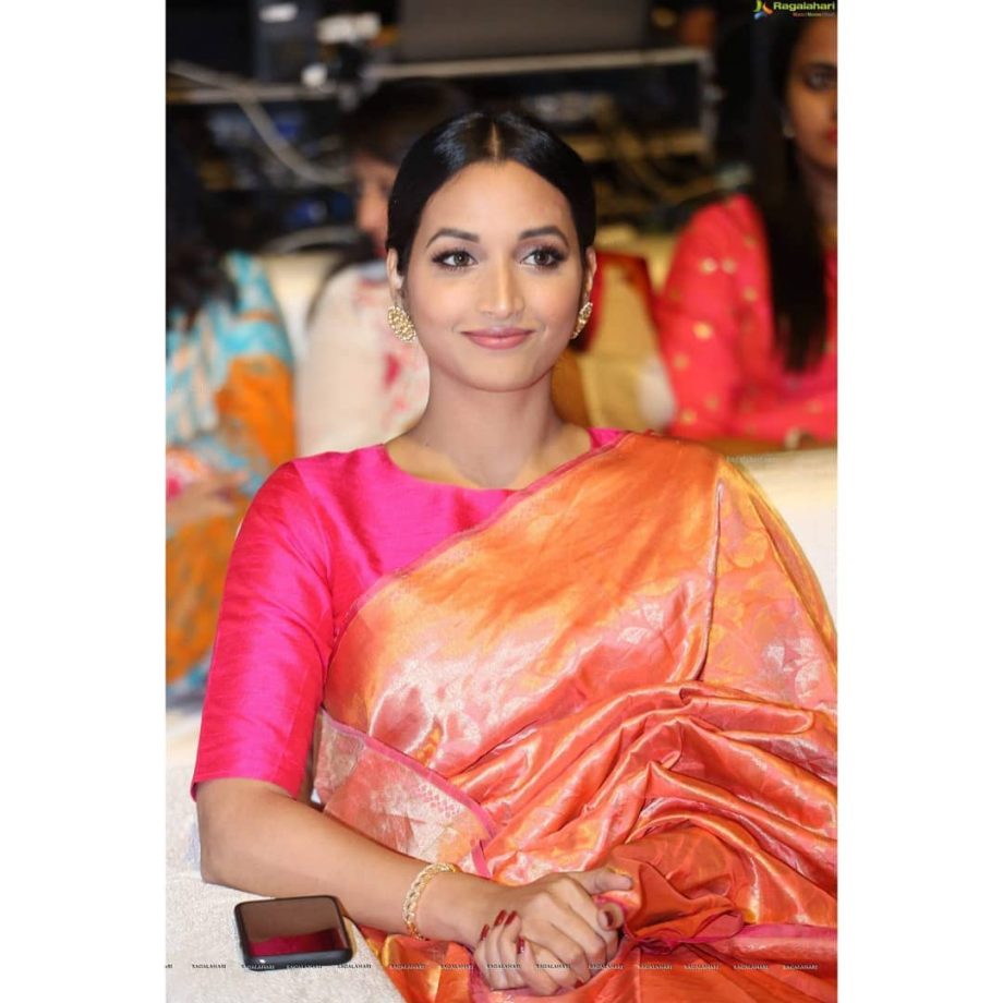 Flex your sarees swag with these blouse back designs: Cues from Srinidhi Shetty, Samantha Ruth Prabhu and Rashmika Mandanna 857465