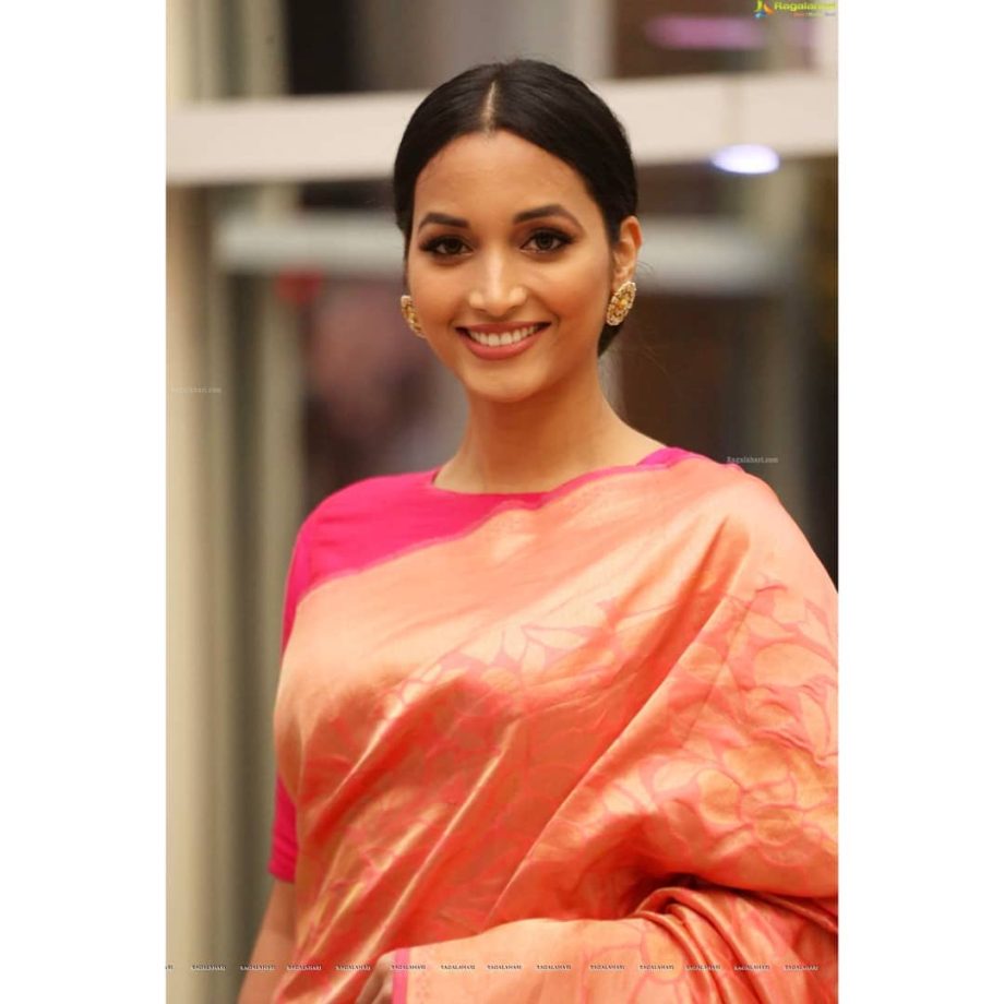 Flex your sarees swag with these blouse back designs: Cues from Srinidhi Shetty, Samantha Ruth Prabhu and Rashmika Mandanna 857471
