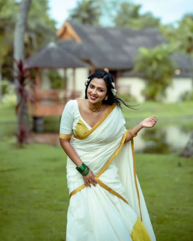 Get draped in gold with Anupama Parameswaran, Srinidhi Shetty & Amala Paul’s necklace designs 859119