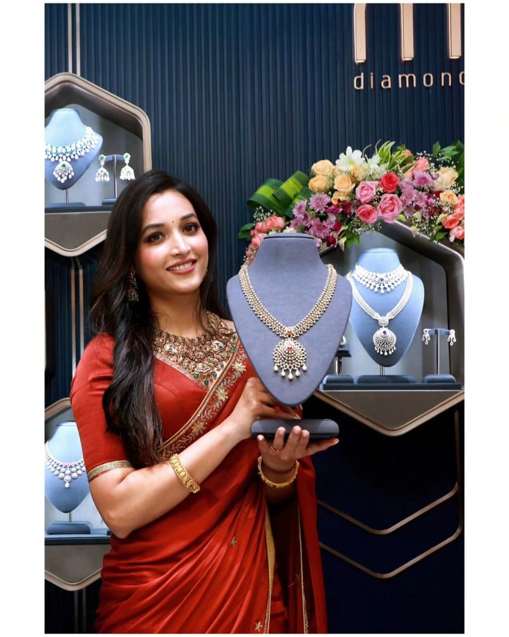 Get draped in gold with Anupama Parameswaran, Srinidhi Shetty & Amala Paul’s necklace designs 859113