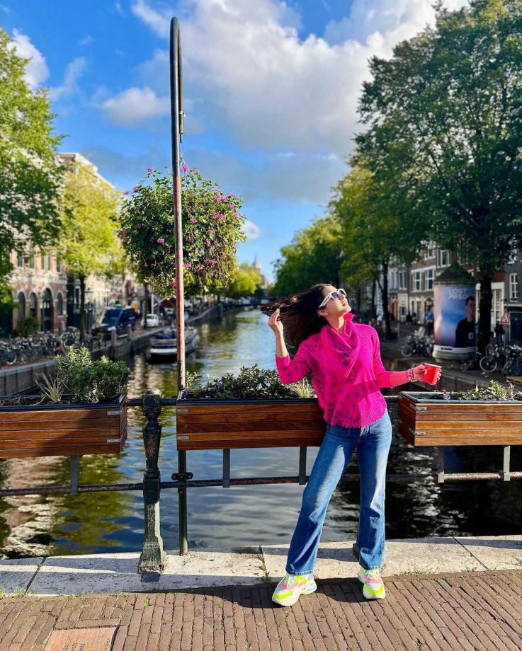 In Photos: Sara Ali Khan's 'Pink' Day On Streets Of Amsterdam 862540