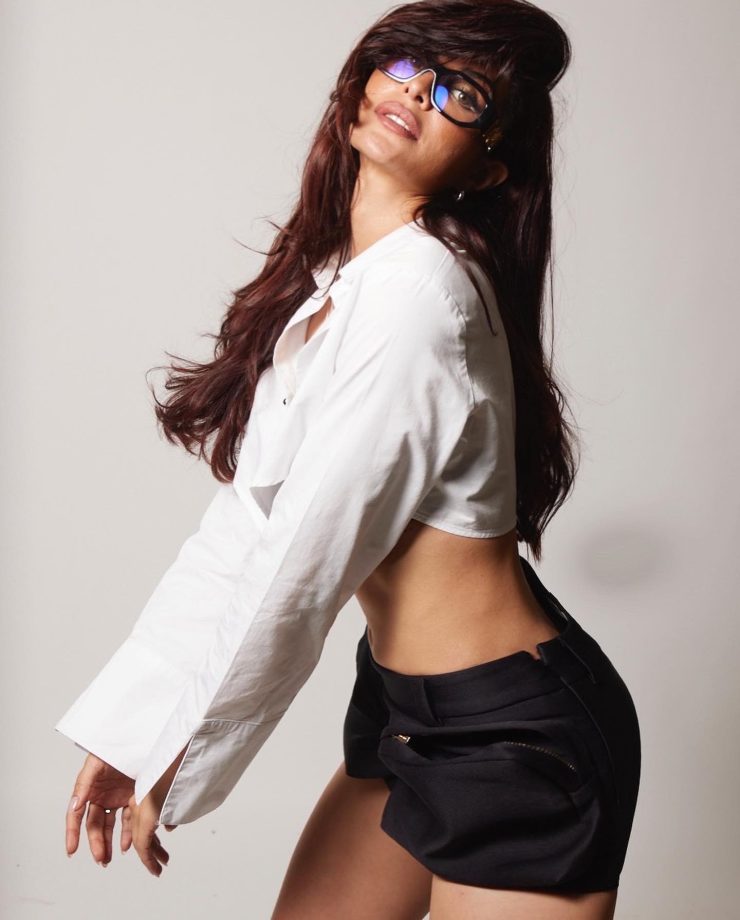 Jacqueliene Fernandez scores sensuality high in crop white shirt and black shorts [Photos] 864404