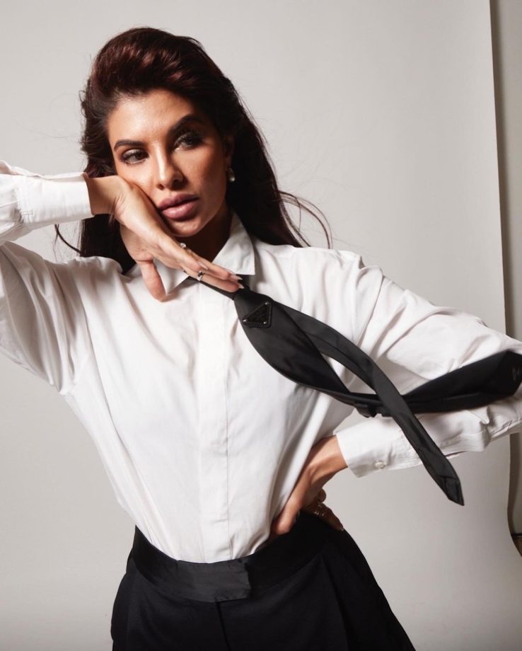 Jacqueliene Fernandez scores sensuality high in crop white shirt and black shorts [Photos] 864402