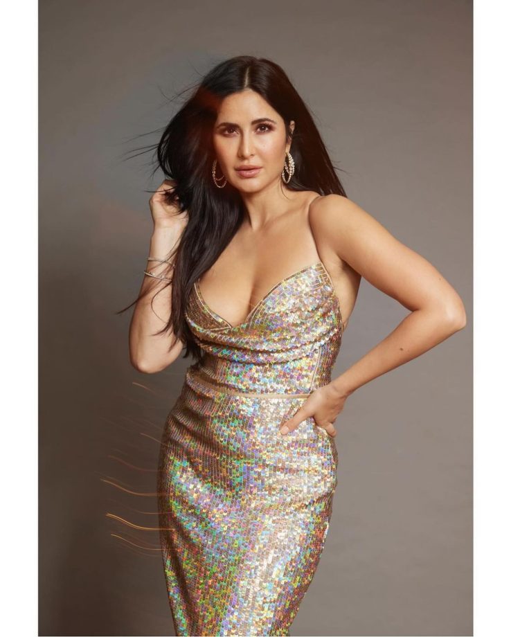 Janhvi Kapoor, Katrina Kaif To Priyanka Chopra: Divas Glam Up In Glittery Dress 864831