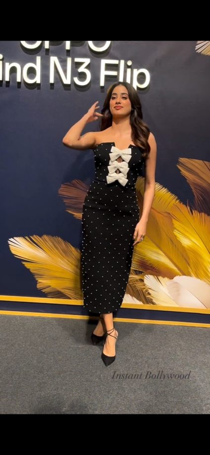 Janhvi Kapoor Unveils Her Fashionista Vibes In One-piece Dresses, One-shoulder To Strapless 861122