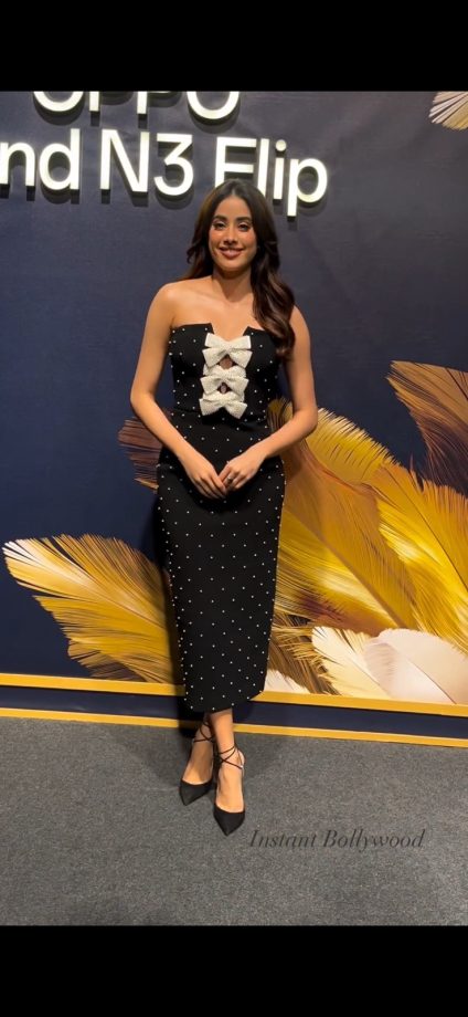 Janhvi Kapoor Unveils Her Fashionista Vibes In One-piece Dresses, One-shoulder To Strapless 861124