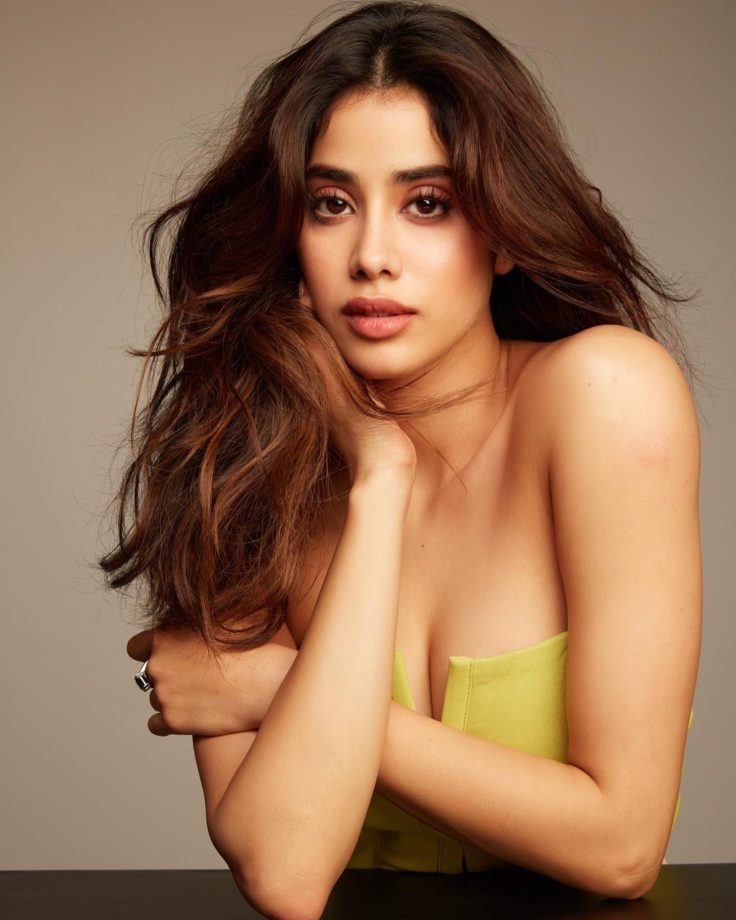Janhvi Kapoor's Yellow Dress Glam And Makeup Looks Alluring, Fans Lovestruck 859271