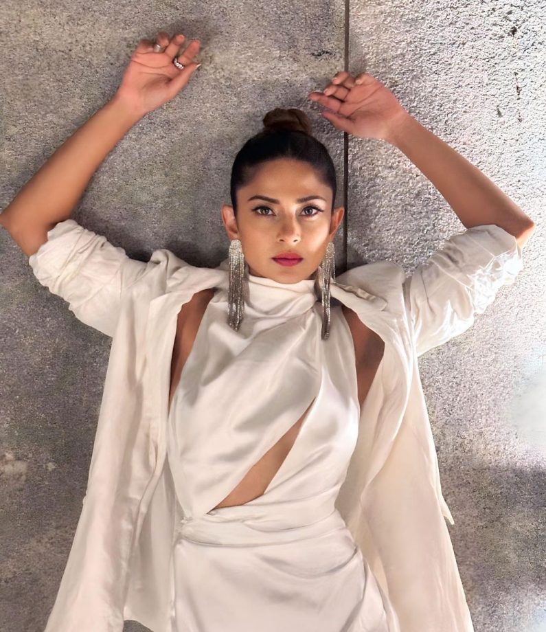 Jennifer Winget channels inner white swan in cutout satin bodycon dress, checkout photos 859949