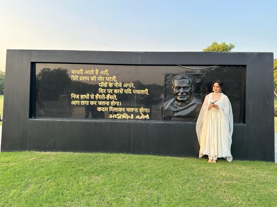 Kangana Ranaut aka Tejas Gill Honors the Man Behind the Iconic Tejas Fighter Jet Name, Atal Bihari Vajpayee at his Memorial 863970