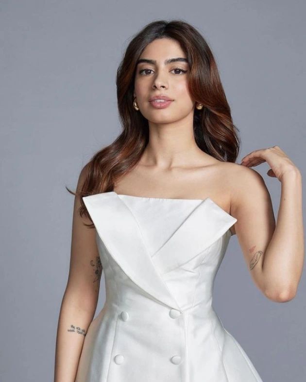 Khushi Kapoor Exudes 'What-A-Babe' Vibe In Strapless White Dress, Check-out Stunning Photos 863375