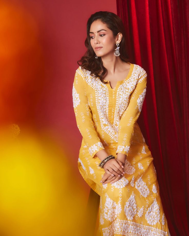 Mira Rajput's Chikankari Kurti Collection Can Be Your Go-to Pick, Take Cues 861613