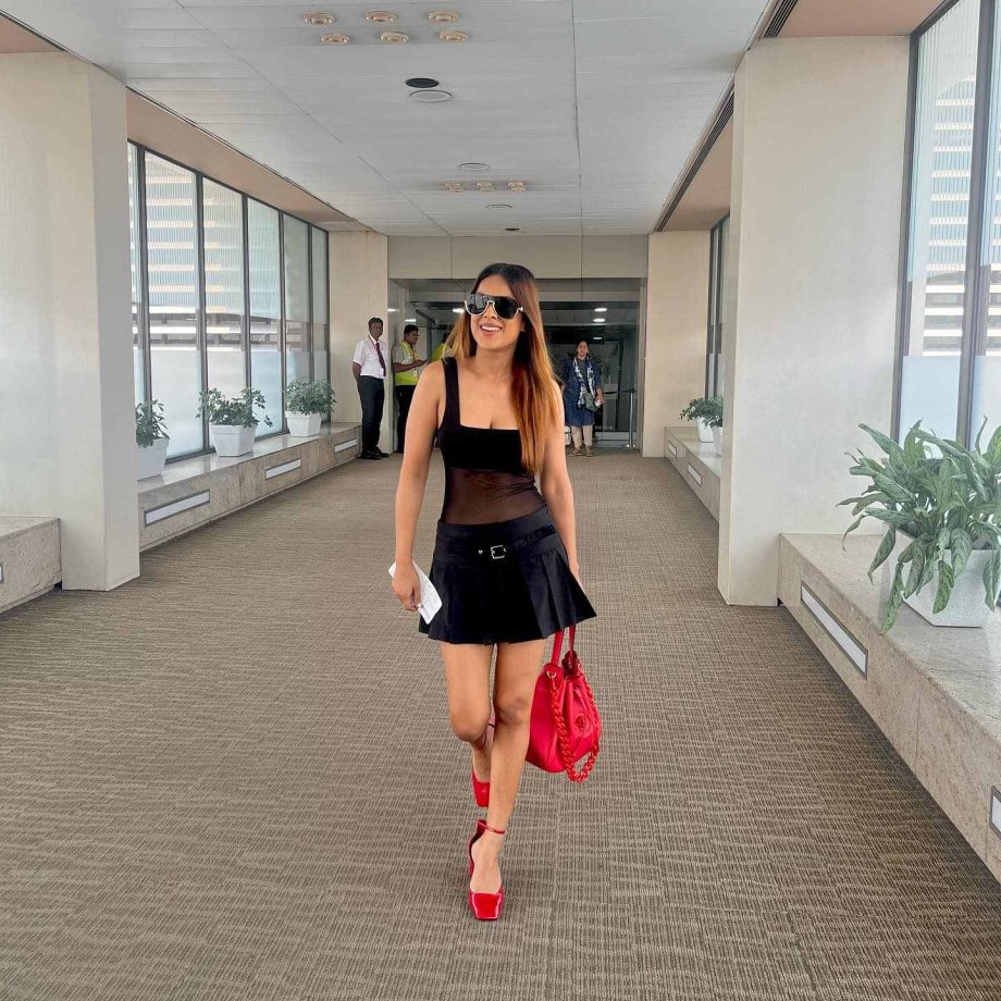 Nia Sharma slays the airport look with elegance in all black dress 865060