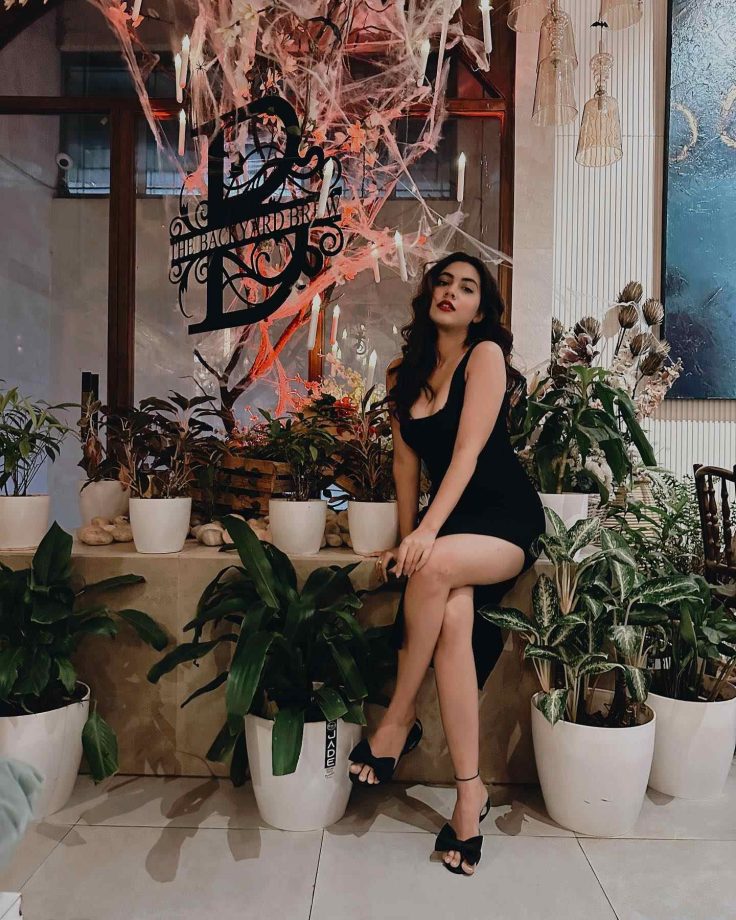 Niti Taylor To Surbhi Jyoti: Style Every Mood In Black Outfits, Take Cues 865229