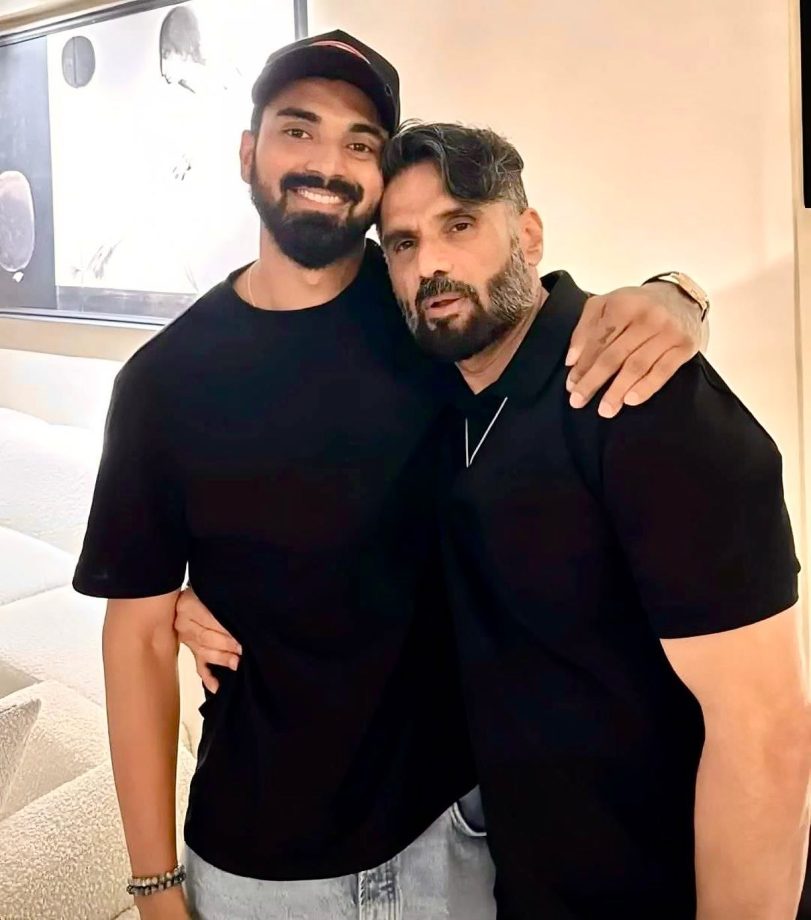 [Photo] Suniel Shetty gets candid with son-in-law KL Rakul, internet can’t keep calm 864886