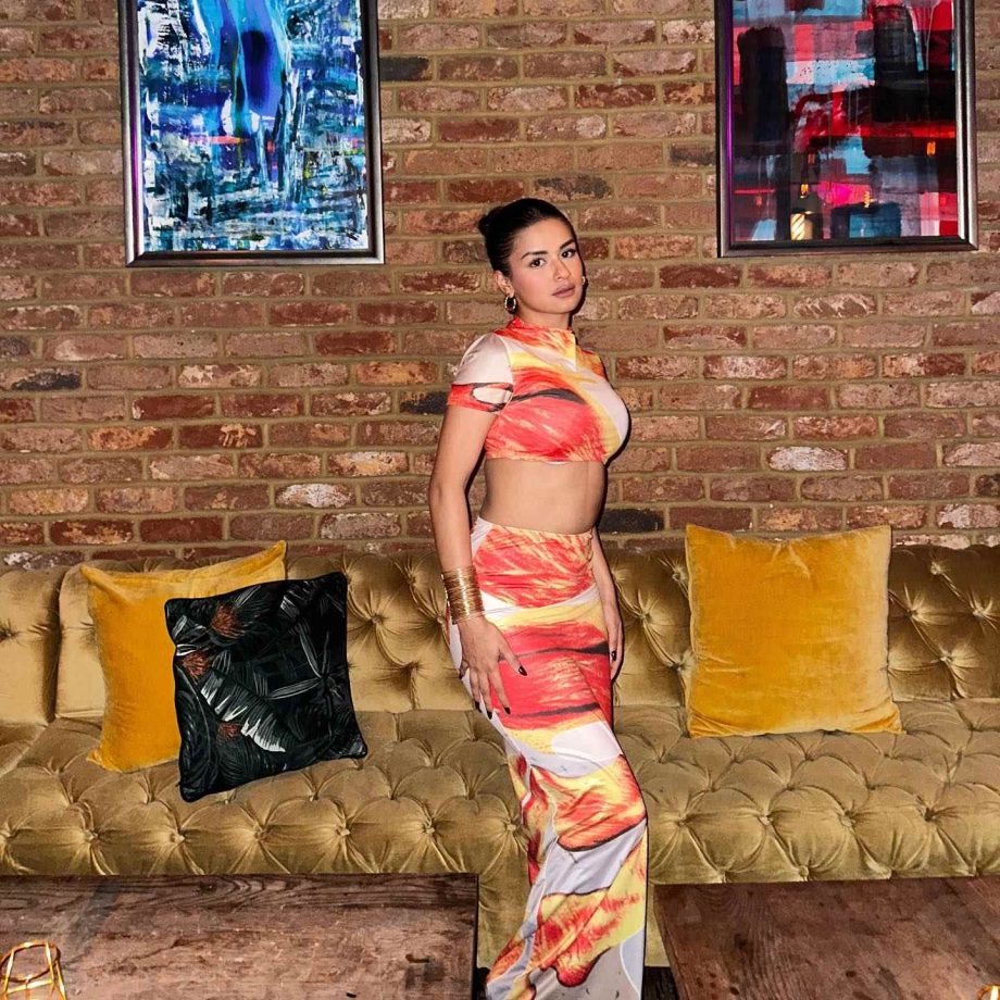 [Photos] Avneet Kaur explores London nights in abstract print co ord set 863246