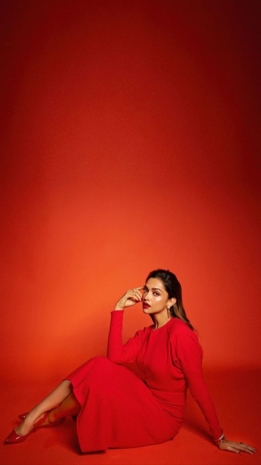 [Photos] Deepika Padukone paints the town in red in stunning Victorian Beckham dress 863198