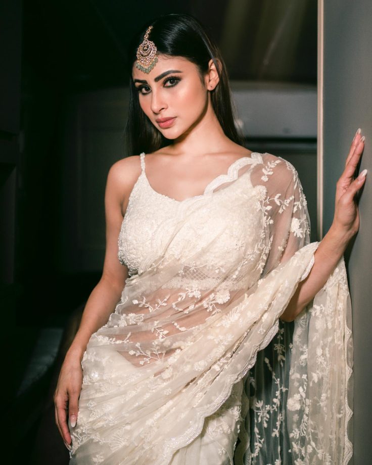 [Photos] Mouni Roy Slays In Modern-Day White Sarees And Sultry Blouse Design, Take Cues 858519