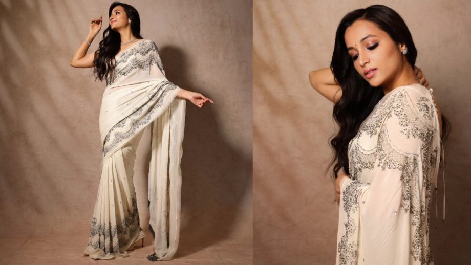 [Photos] Srinidhi Shetty channels her inner white swan in embellished saree with trendy blouse design 863449