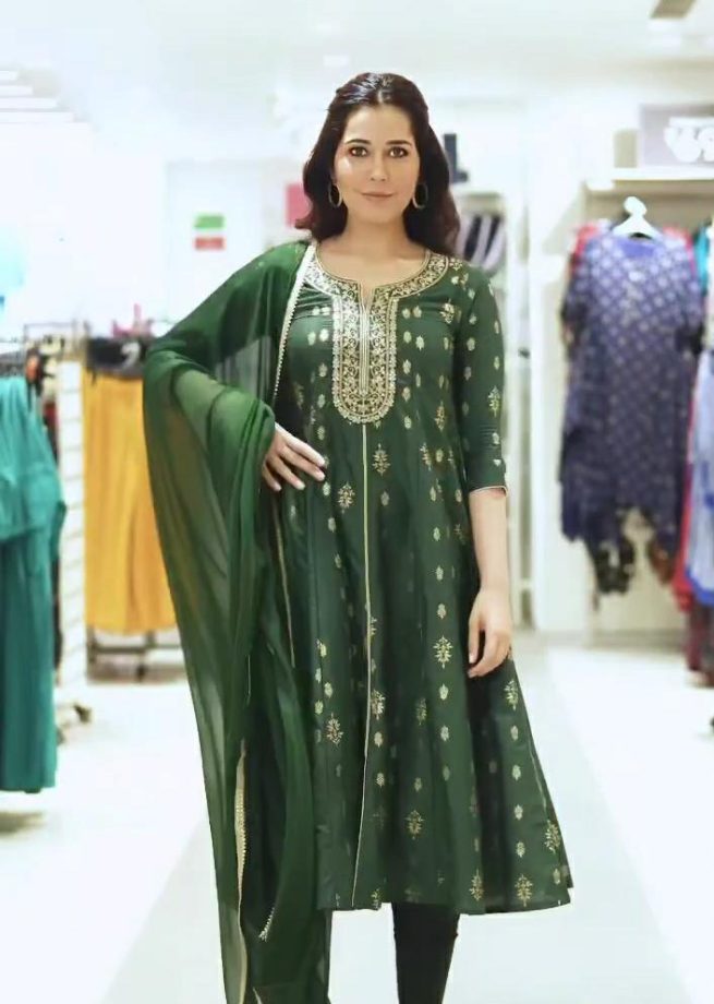 Raashi Khanna's Festive Collection Are Perfect For Everyday Glam. Take Cues 863320