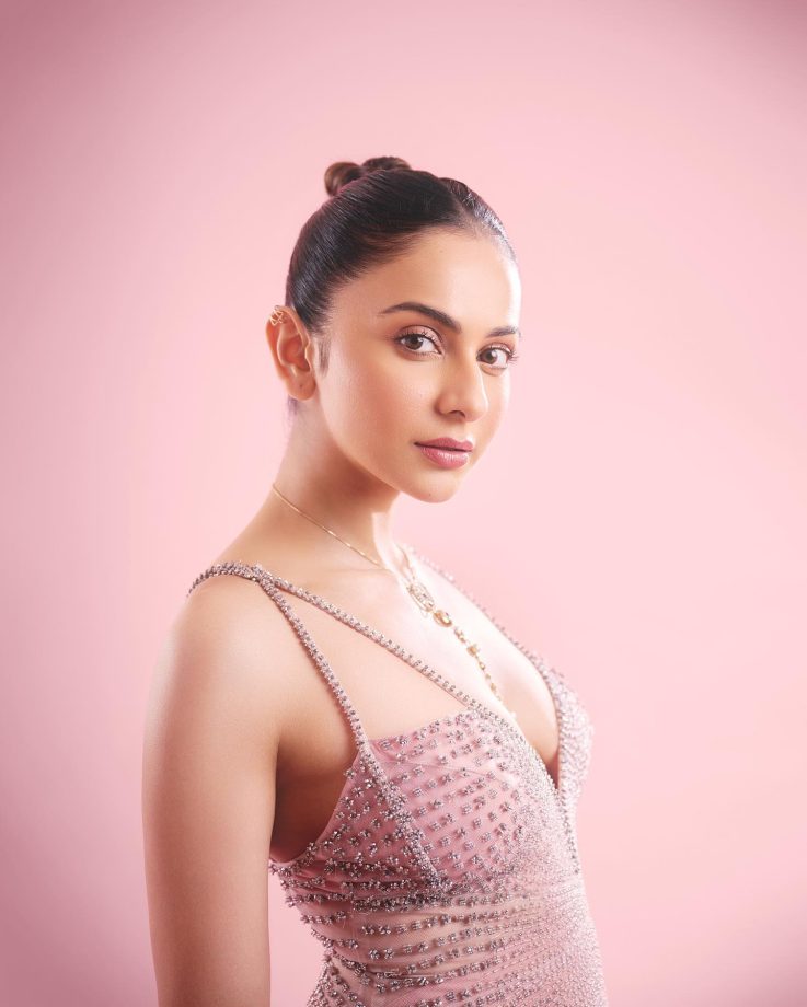 Rakul Preet Singh owns ‘barbiecore’ in deep plunging pink sequinned gown [Photos] 863520