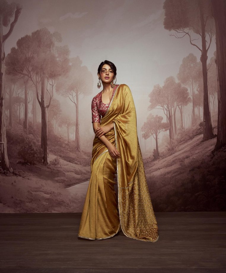 Samantha Ruth Prabhu's Golden Saree Worth Rs. 3,499 Is Classy Diwali Pick 865940
