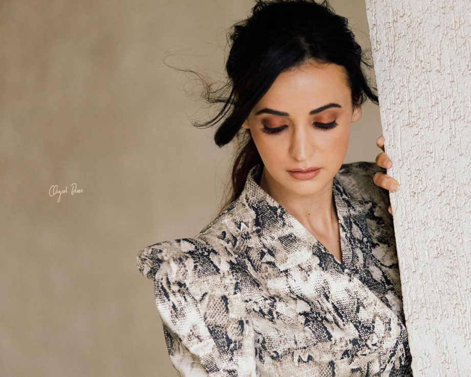 Sanaya Irani keeps it divine in abstract print shirt dress [Photos] 861983