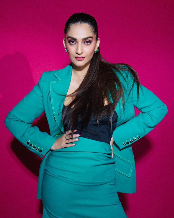 'Sexy, Tall & Strong' Sonam Kapoor Shows Style In Top, Blazer and Skirt 858532