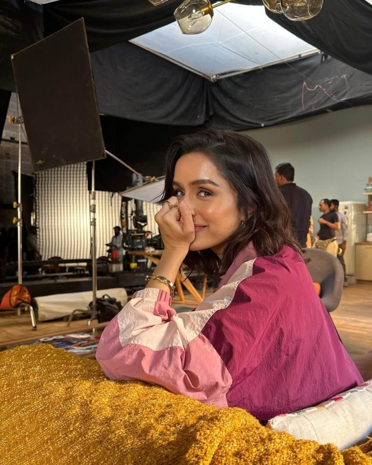 Shraddha Kapoor Blooms In Top, Jeans And Jacket, See BTS Photos 860590