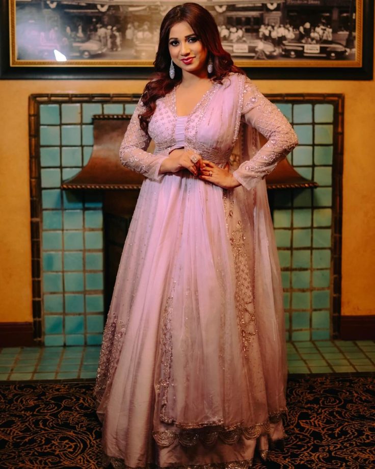 Shreya Ghoshal Flaunts Ethnicity In Pastel Anarkali Lehenga, Kanika Kapoor Shows Her Makeup Drama 864522