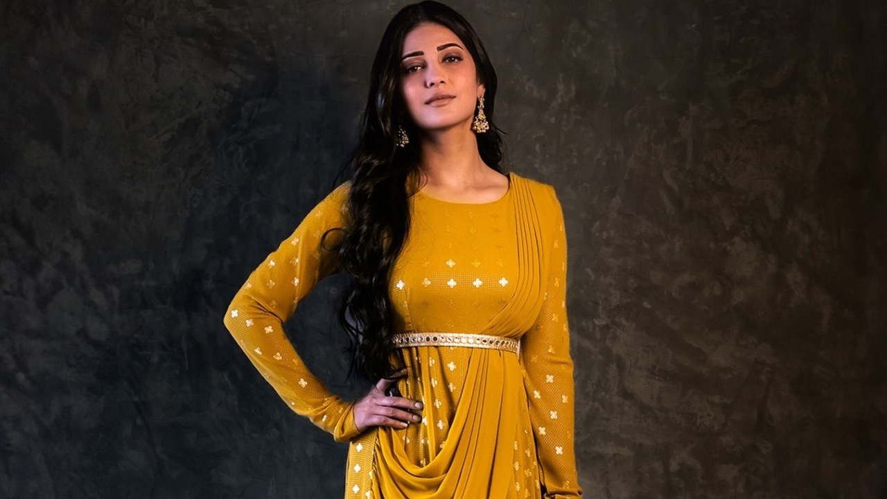Shruti Haasan keeps her ethnic fashion on check in yellow Anarkali kurta 864837