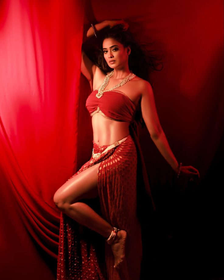 Shweta Tiwari Goes Bold In Red Bralette And Slit Skirt, Divya Agarwal Says 'Hayeee..' 860997