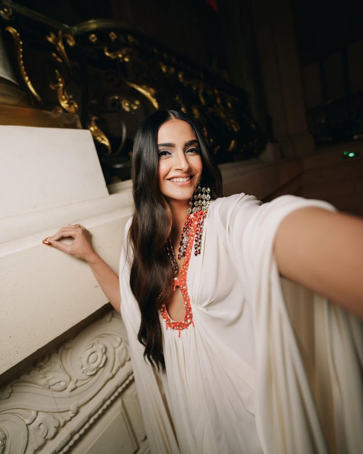 Sonam Kapoor Shows Her Divine-ness In White Plunge-neck Gown At BOF2023, See Photos 857359