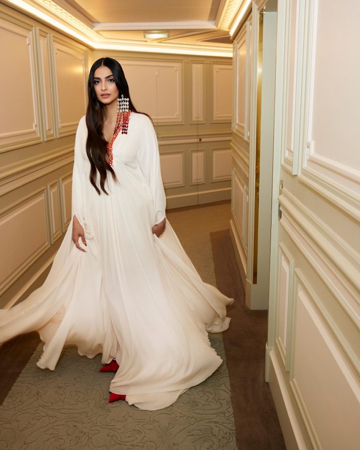 Sonam Kapoor Shows Her Divine-ness In White Plunge-neck Gown At BOF2023, See Photos 857360