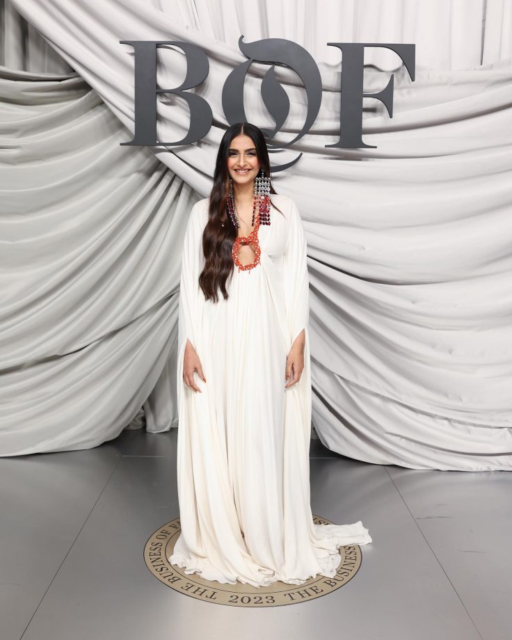 Sonam Kapoor Shows Her Divine-ness In White Plunge-neck Gown At BOF2023, See Photos 857362
