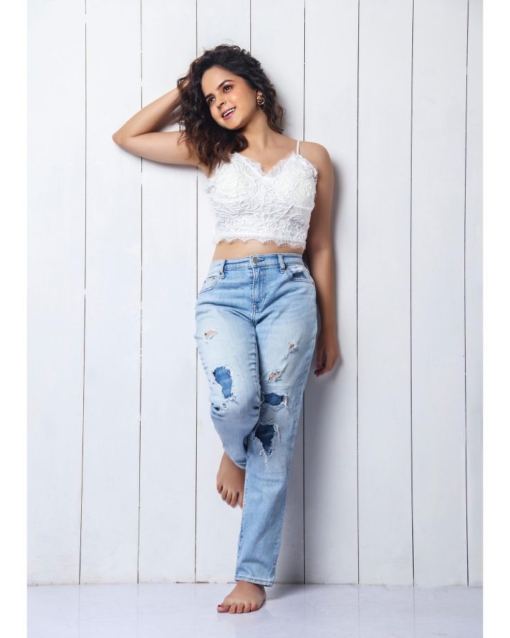 Style Your Jeans With Funky Tops Like Niti Taylor, Palak Sindhwani & Pranali Rathod 861215