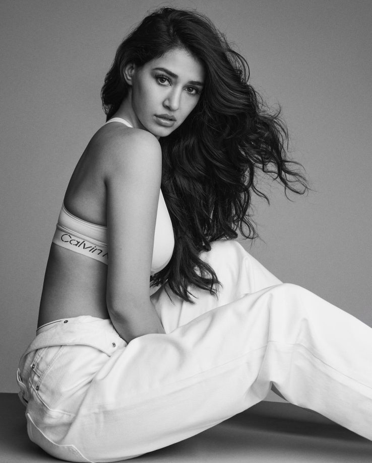 Sultry Alert! Disha Patani sets internet abuzz as she poses in white sports bra and low waist pants 863460