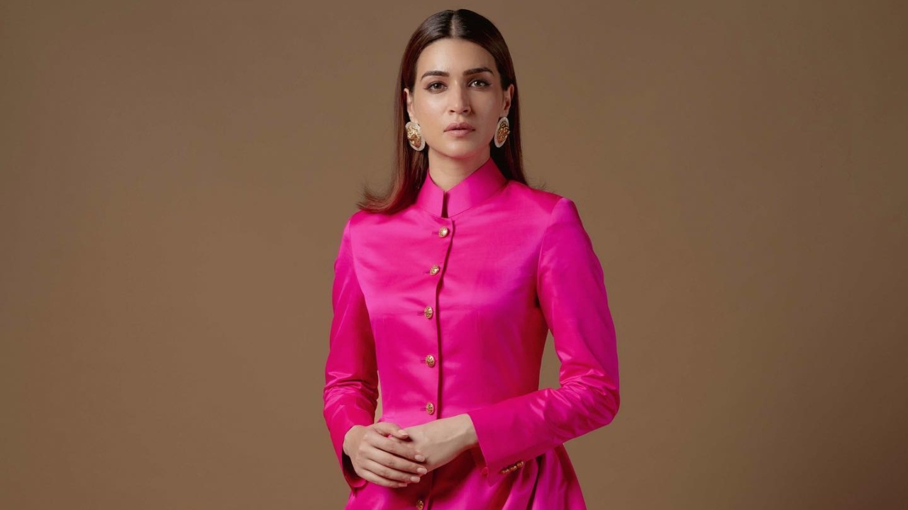 Traditional Fashion For Women: Kriti Sanon is turning chapters in rani pink Anarkali suit 863495