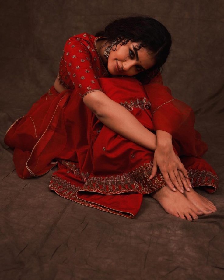 Twirl Your Ethnic Fashion In Blouse Hand Design: Rashmika Mandanna, Pooja Hegde, And Anupama Parameswaran 859462
